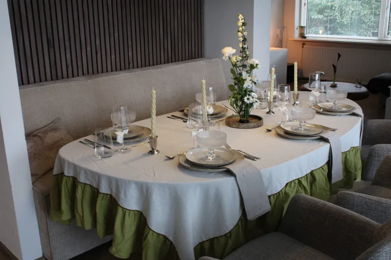Gedekte tafel voor een huwelijksjubileum